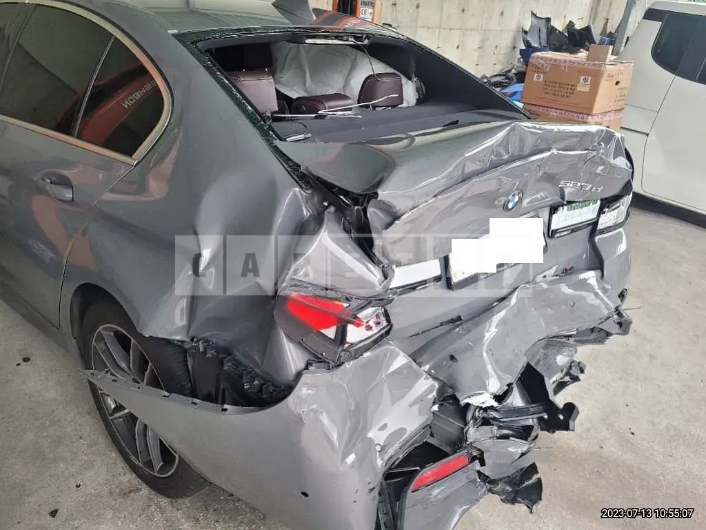 Photo 2 of 11: 2022 BMW 523d, VIN WBA11ES02NCH75921 — Korean insurance auction