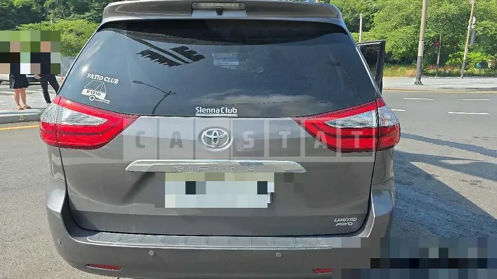 Photo 2 of 12: 2017 Toyota Siena 4WD — Korean insurance auction