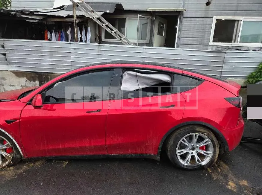 Photo 2 of 10: 2021 Tesla Model Y Long Range — Korean insurance auction
