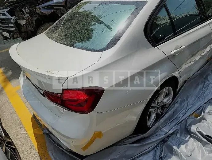 Photo 2 of 9: 2018 BMW 330i, VIN WBA8B910XJA826203 — Korean insurance auction
