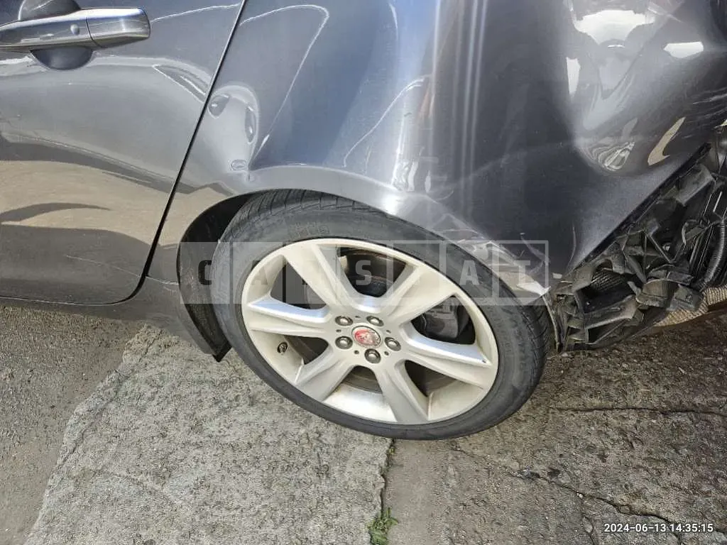 Photo 2 of 20: 2016 Jaguar XE 2.0d — Korean insurance auction