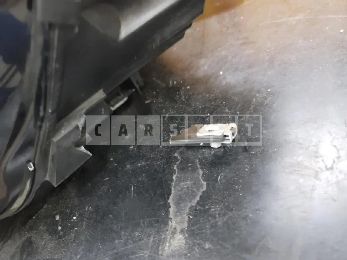 Photo 3 of 3: 2018 Volkswagen (parts) Tiguan Headlamp, VIN WVGZZZ5NZJW938549 — Korean insurance auction