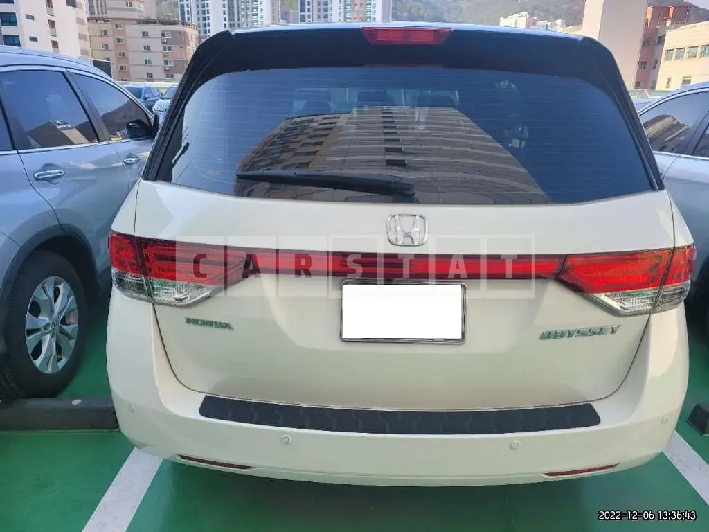 Photo 2 of 10: 2015 Honda Odyssey, VIN 5KBRL5860FB601352 — Korean insurance auction