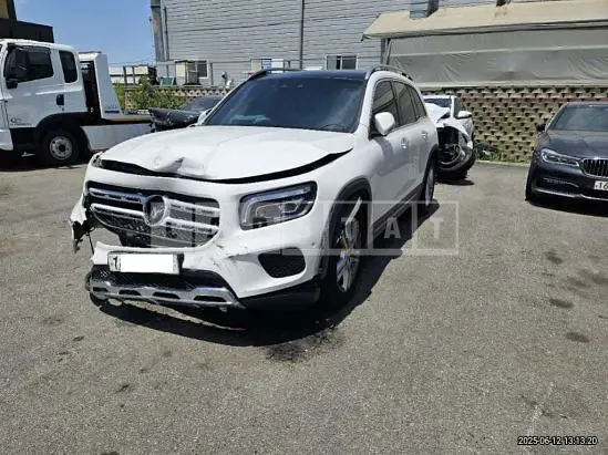 Photo 2 of 18: 2022 Mercedes-Benz GLB200d — Korean insurance auction