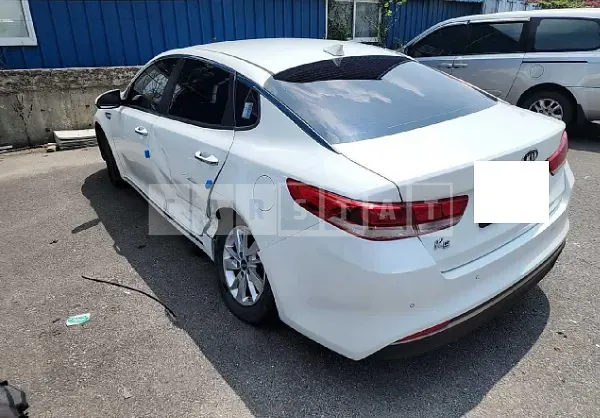 Photo 2 of 15: 2017 Kia K5, VIN KNAGT416BHA159532 — Korean insurance auction