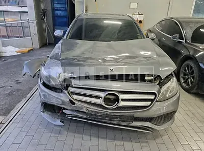 Photo 1 of 8: 2019 Mercedes-Benz E 300, VIN WDDZF4JB0KA677243 — Korean insurance auction