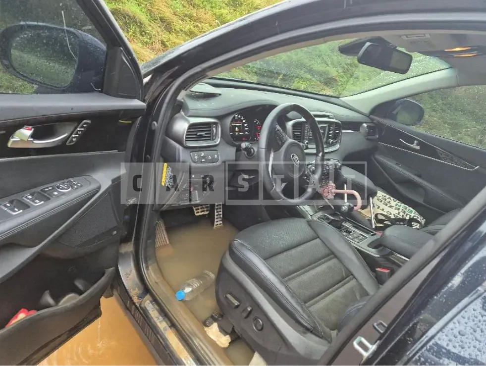 Photo 2 of 5: 2017 Kia Sorento — Korean insurance auction