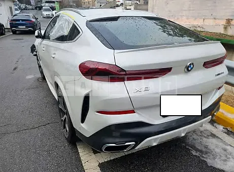 Photo 2 of 6: 2021 BMW X6 xDrive 30d, VIN WBAGT8107M9G74778 — Korean insurance auction