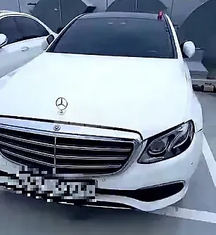 Photo 2 of 44: 2019 Mercedes-Benz E 300 4Matic, VIN WDDZF4KB3KA602969 — Korean insurance auction