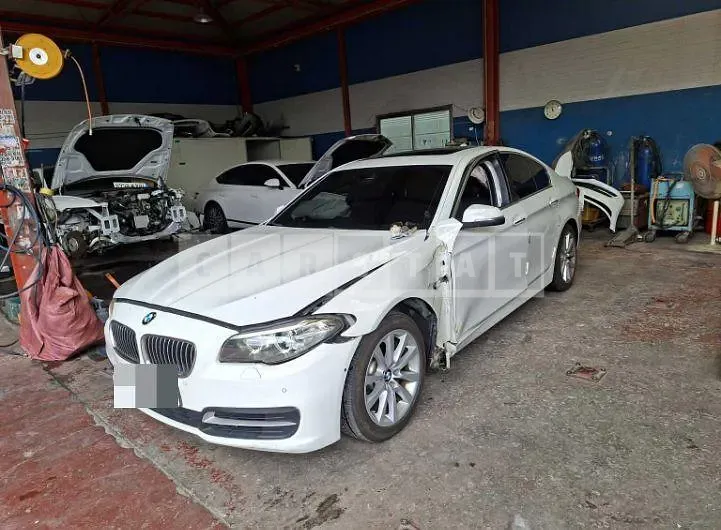 Photo 2 of 6: 2015 BMW 528i — Korean insurance auction