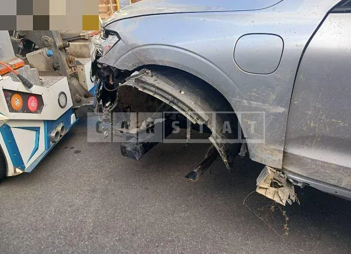 Photo 2 of 9: 2020 Volvo XC60T8 AWD — Korean insurance auction