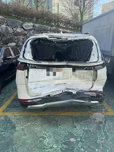 Photo 1 of 11: 2020 Kia Carnivals — Korean insurance auction