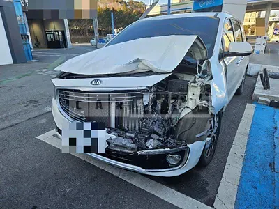 Photo 1 of 12: 2016 Kia Carnival 9 Seater — Korean insurance auction
