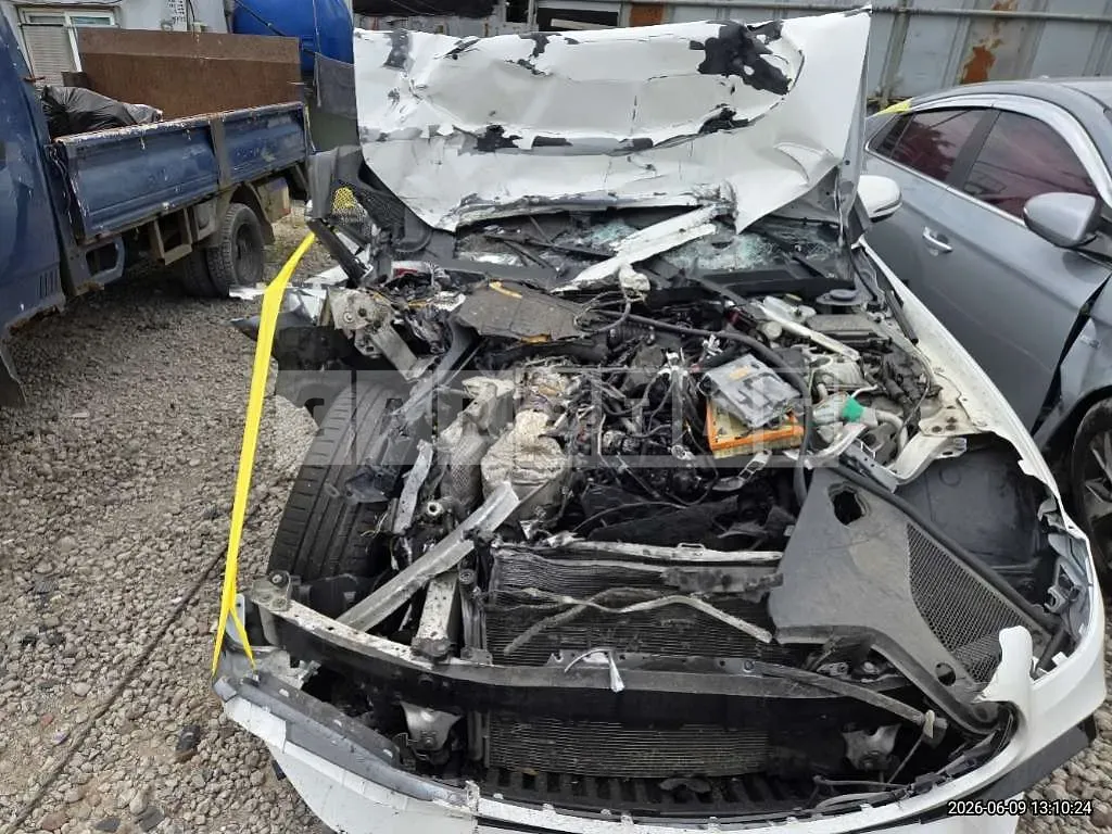Photo 2 of 8: 2017 Mercedes-Benz E220 d 4Matic — Korean insurance auction