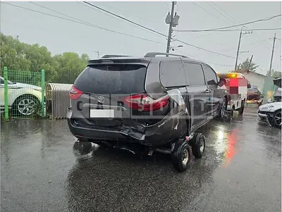 Photo 1 of 11: 2019 Toyota Siena 4WD — Korean insurance auction