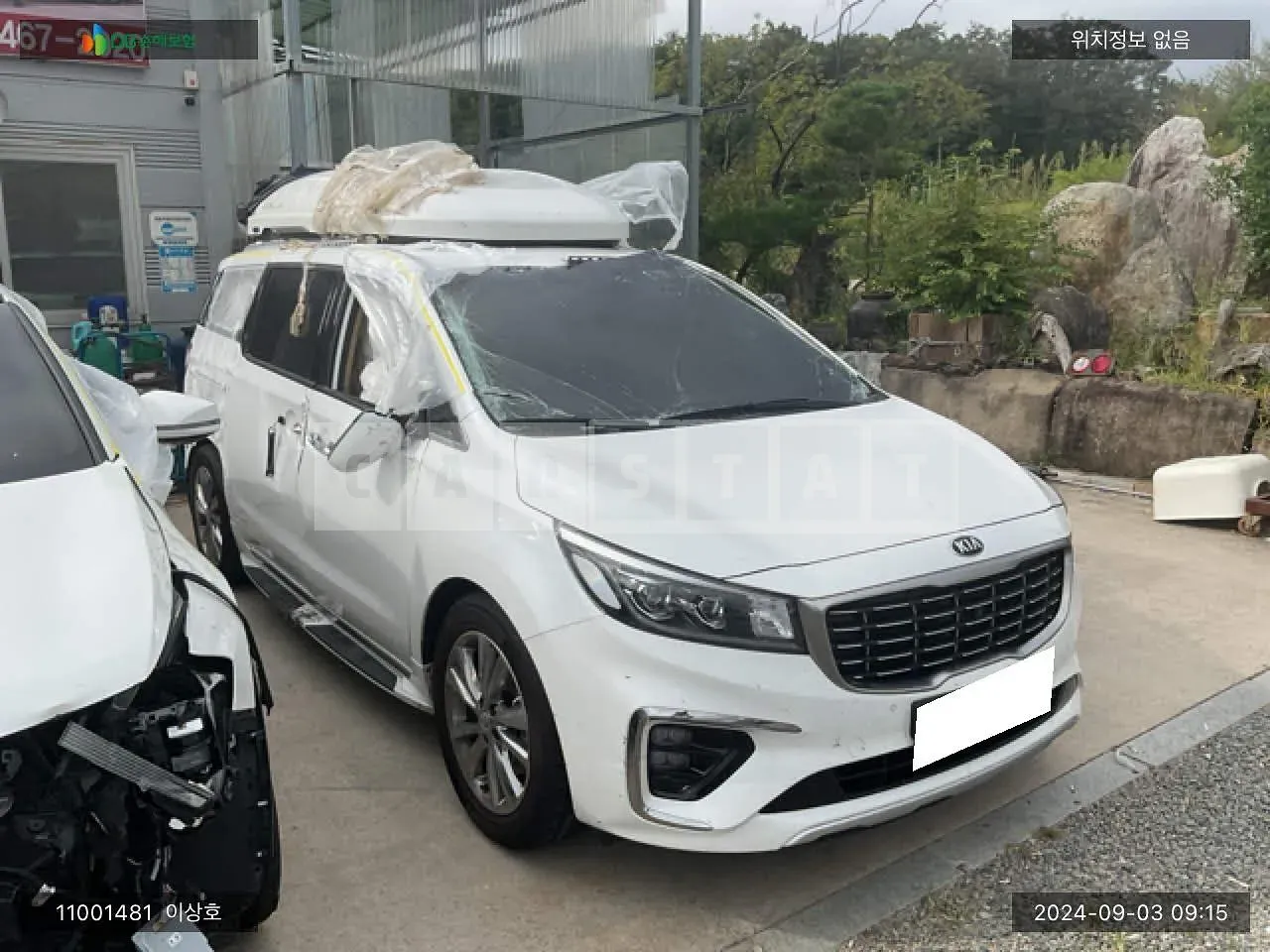 Photo 2 of 17: 2018 Kia Carnival, VIN KNAME81ABKS515617 — Korean insurance auction