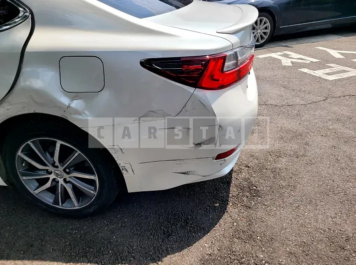 Photo 2 of 17: 2017 Lexus ES300h, VIN JTHBW1GG5H2165749 — Korean insurance auction