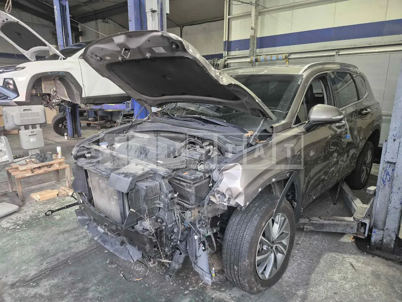 Photo 2 of 18: 2019 Hyundai Santa Fe, VIN KMHS281BBKU137411 — Korean insurance auction