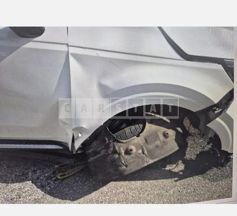 Photo 2 of 15: 2021 Kia Carnival 2.2 — Korean insurance auction