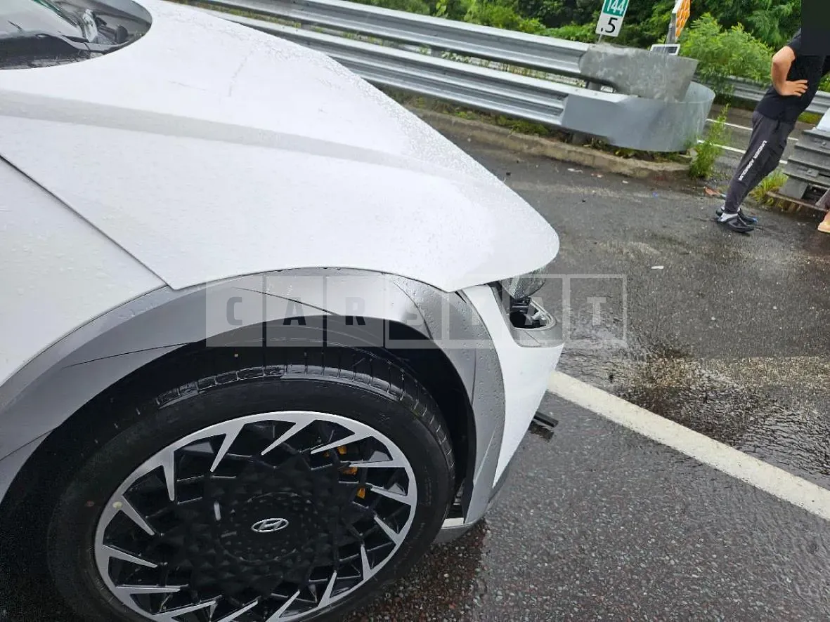 Photo 2 of 15: 2021 Hyundai IONIQ 5 Long Range, VIN KMHKR81CPNU046174 — Korean insurance auction