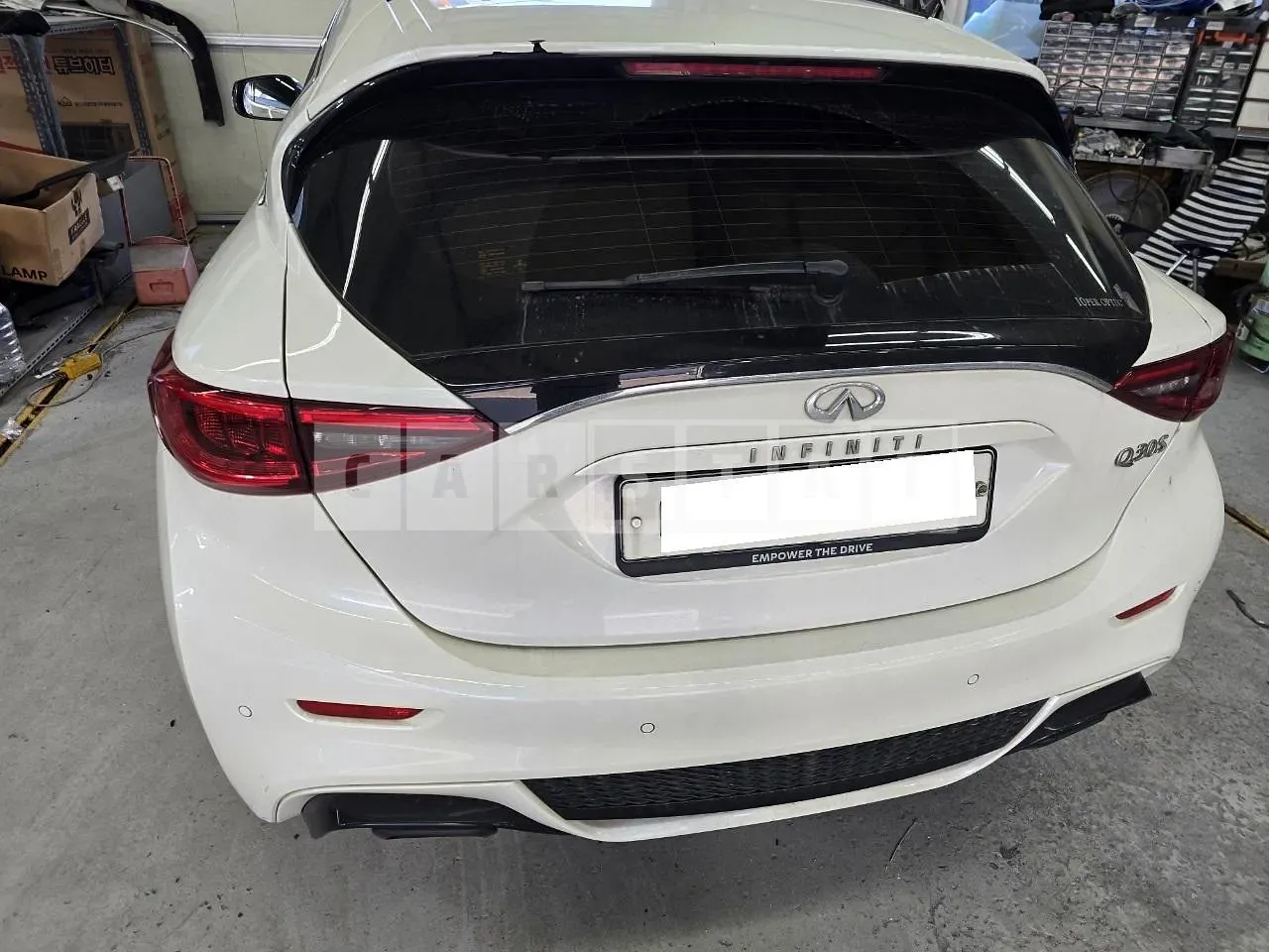 Photo 2 of 15: 2017 Infiniti Q30, VIN SJKCH53E0HA052998 — Korean insurance auction