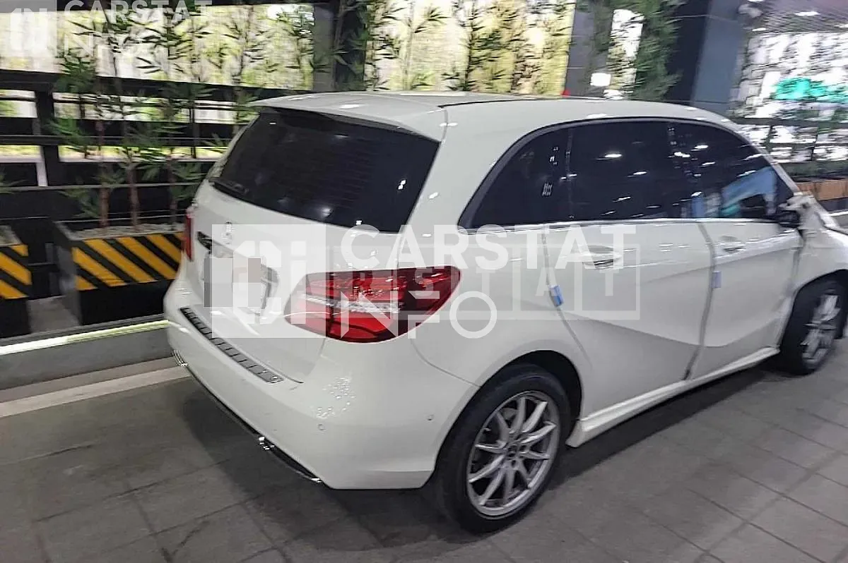 Photo 2 of 36: 2017 Mercedes-Benz B200 d, VIN WDDMH0JB4JN207303 — Korean insurance auction