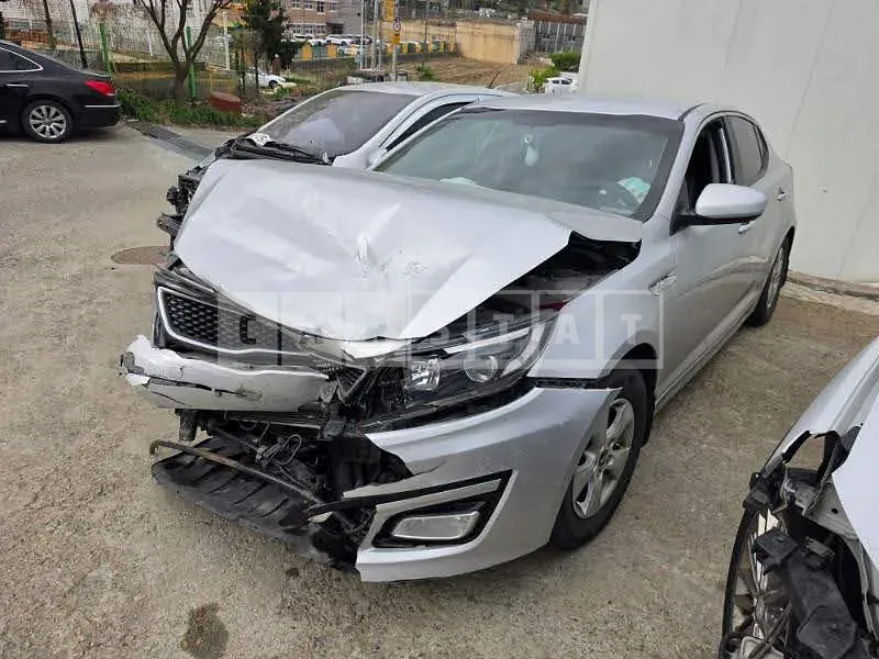 Photo 2 of 9: 2015 Kia K5, VIN KNAGN418BGA624775 — Korean insurance auction