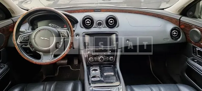 Photo 2 of 34: 2014 Jaguar XJ 3.0d — Korean insurance auction