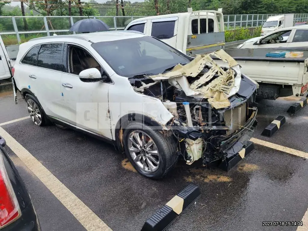 Photo 2 of 7: 2017 Kia Sorento, VIN KNAPK81ADHA374448 — Korean insurance auction