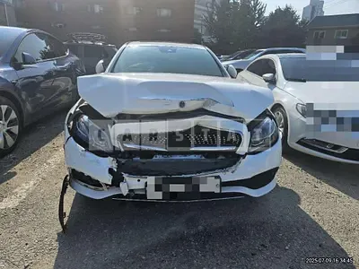 Photo 1 of 44: 2019 Mercedes-Benz E220 d — Korean insurance auction