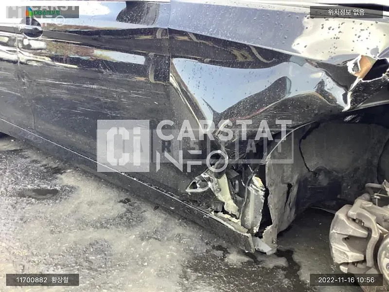 Photo 2 of 12: 2022 BMW 520i, VIN WBA11BH03NWX49913 — Korean insurance auction