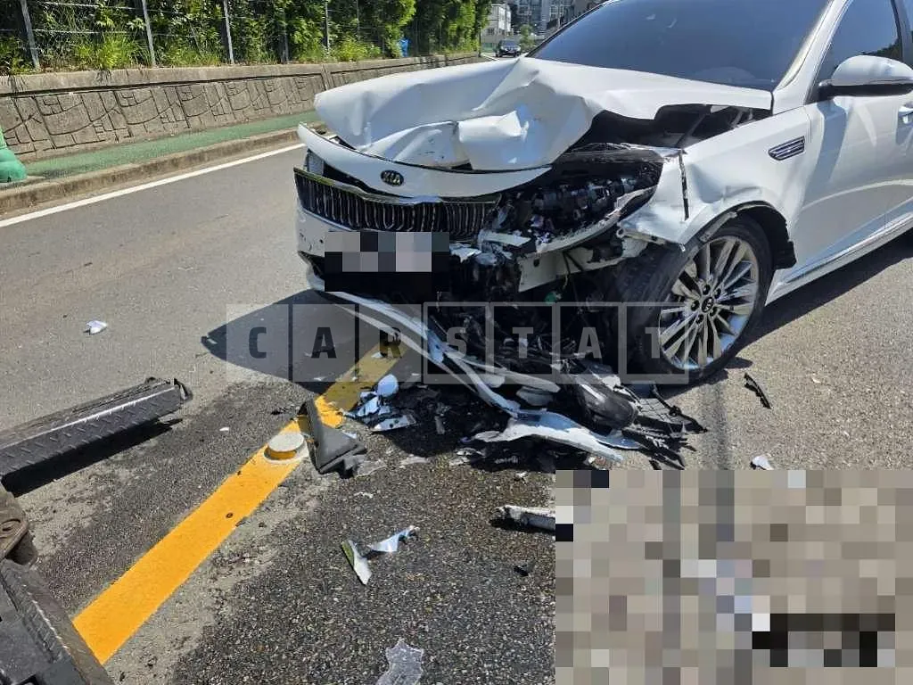 Photo 2 of 6: 2018 Kia K5 2.0 — Korean insurance auction
