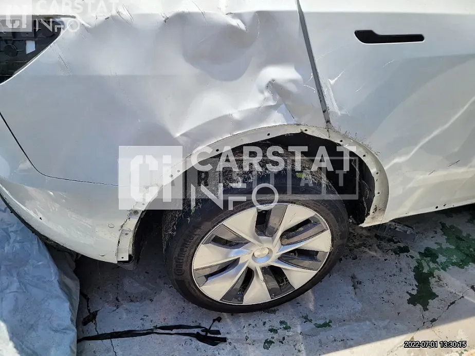 Photo 2 of 17: 2021 Tesla Model Y Long Range, VIN 5YJYGDEE1MF227926 — Korean insurance auction