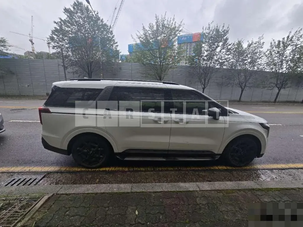 Photo 2 of 17: 2025 Kia Carnivals — Korean insurance auction