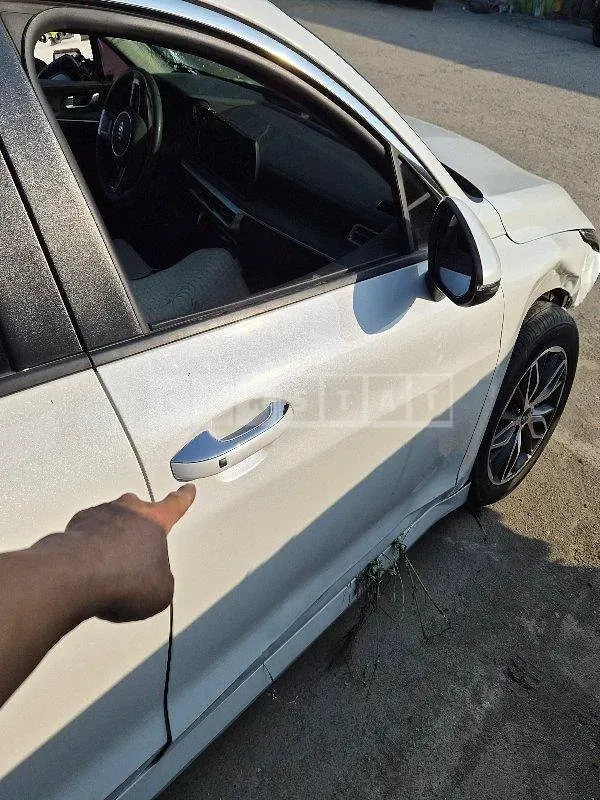Photo 2 of 25: 2021 Kia K5 2.0 — Korean insurance auction