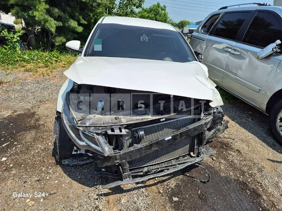 Photo 2 of 10: 2018 Kia K5 2.0 — Korean insurance auction