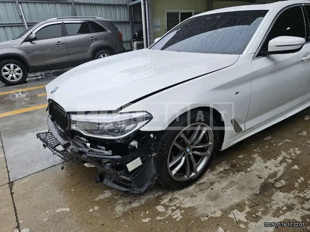 Photo 2 of 4: 2020 BMW (parts) 520d xDrive Headlamp, Wheel — Korean insurance auction