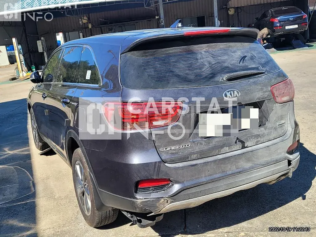 Photo 2 of 8: 2018 Kia Sorento 2.2 — Korean insurance auction