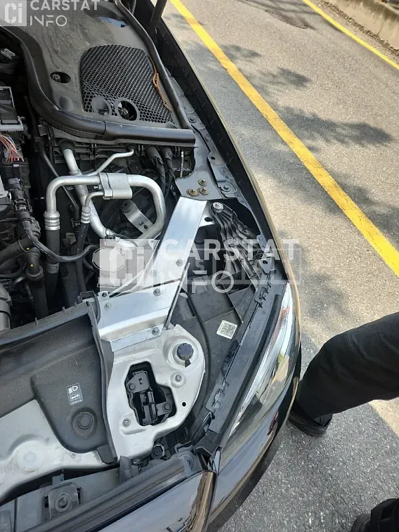 Photo 2 of 34: 2020 Mercedes-Benz E300, VIN W1KZF4JB1LA815194 — Korean insurance auction