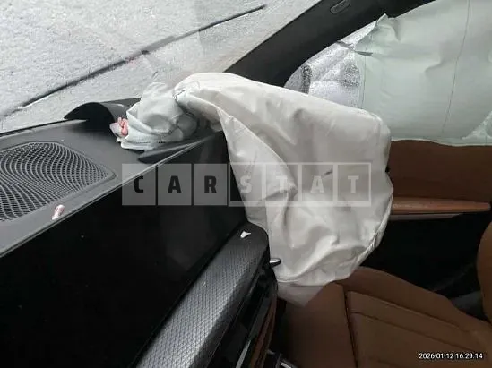 Photo 2 of 27: 2025 BMW 320i — Korean insurance auction