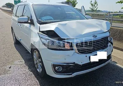 Photo 1 of 5: 2016 Kia Carnival — Korean insurance auction