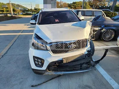 Photo 1 of 12: 2016 Kia Sorento 2.0 — Korean insurance auction