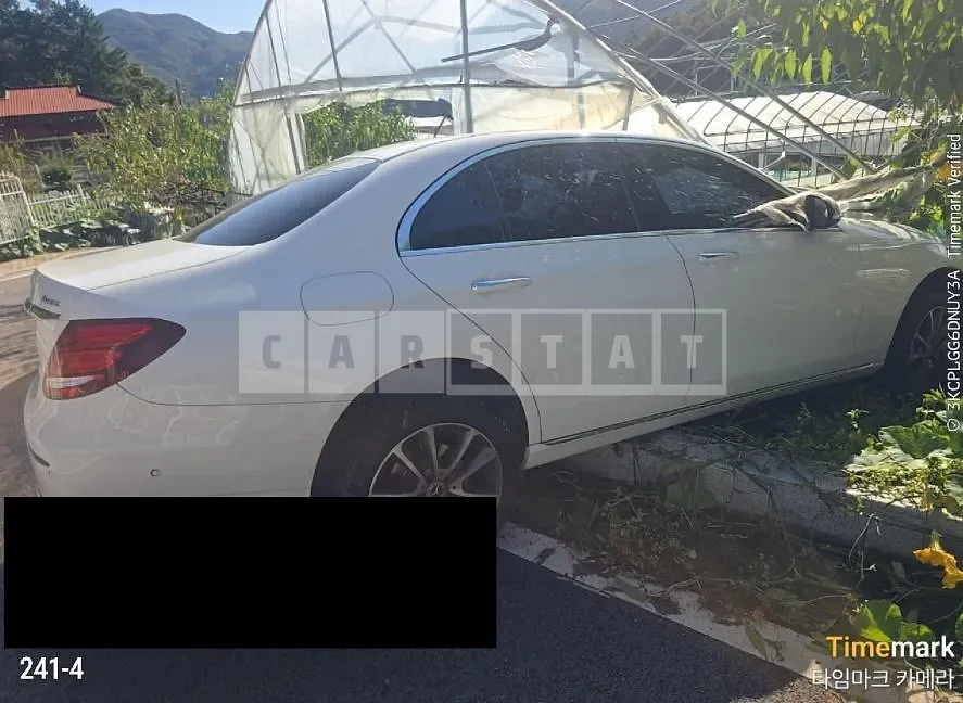 Photo 2 of 9: 2018 Mercedes-Benz E300 4Matic — Korean insurance auction