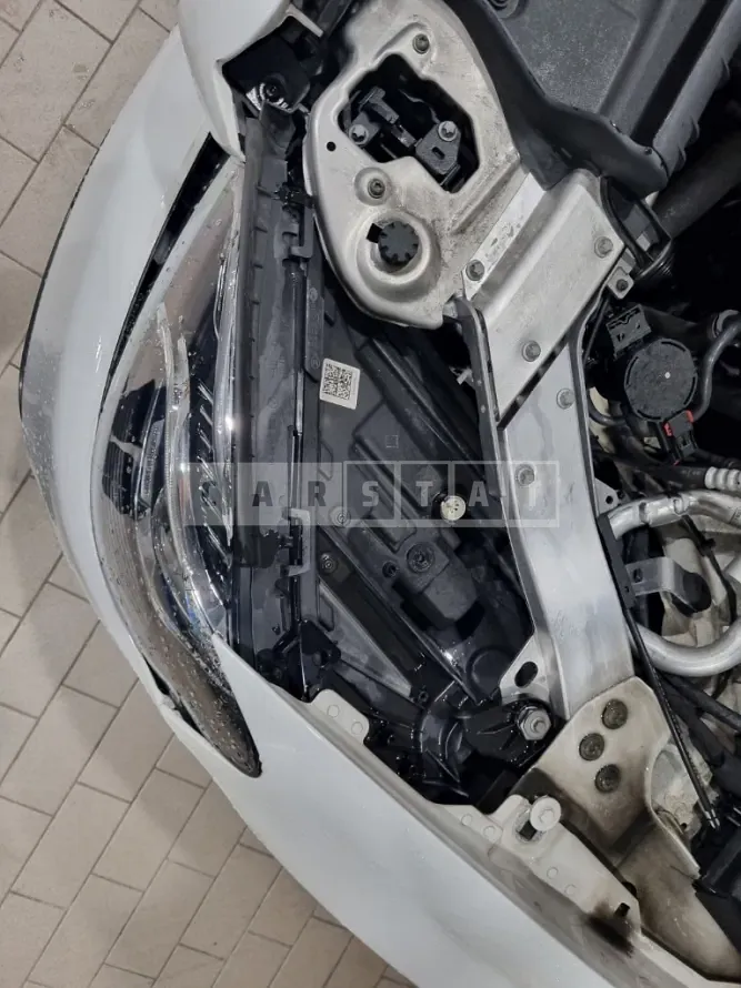 Photo 2 of 31: 2018 Mercedes-Benz E200, VIN WDDZF4CB1JA412858 — Korean insurance auction