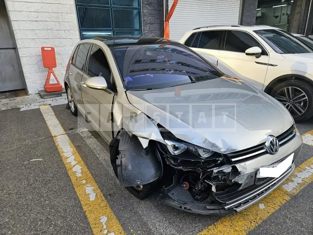 Photo 2 of 12: 2016 Volkswagen Golf 2.0 TDI BMT, VIN WVWZZZAUZGW097552 — Korean insurance auction