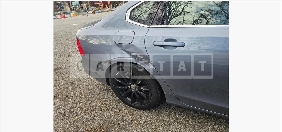 Photo 2 of 6: 2017 Volvo S90D4 — Korean insurance auction