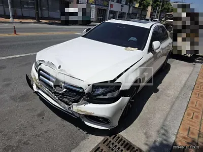 Photo 1 of 10: 2018 Mercedes-Benz E220 d 4Matic — Korean insurance auction
