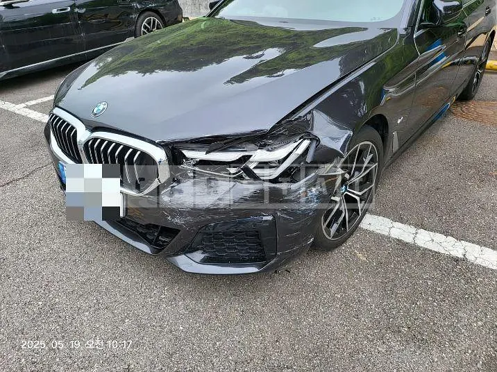 Photo 2 of 13: 2021 BMW 530i xDrive — Korean insurance auction