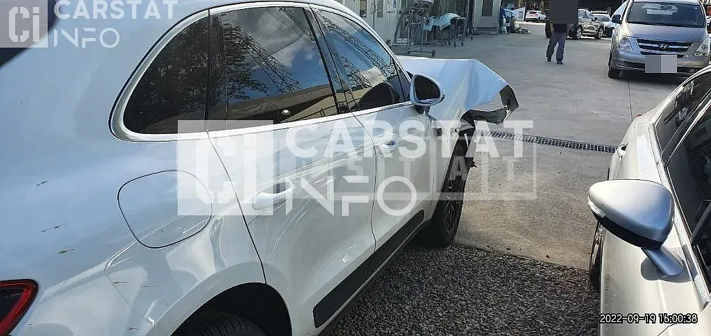 Photo 2 of 29: 2017 Porsche Macan S, VIN WP1AD2958HLB70375 — Korean insurance auction