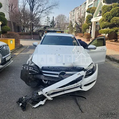 Photo 1 of 30: 2018 Mercedes-Benz C 200, VIN WDDWF4CB9JF678618 — Korean insurance auction